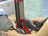 Měření krevního tlaku rtuťovým tonometrem