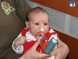 Aplikace dávkovaného aerosolu u kojence s využitím Spaceru